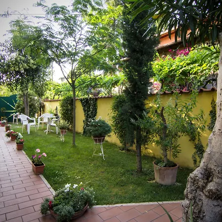 Degli Amici Bed & Breakfast